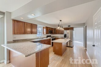 2453 Crescent Ln S in Aurora, IL - Building Photo - Building Photo