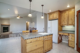 144 S Mountain Rd in Fruit Heights, UT - Building Photo - Building Photo