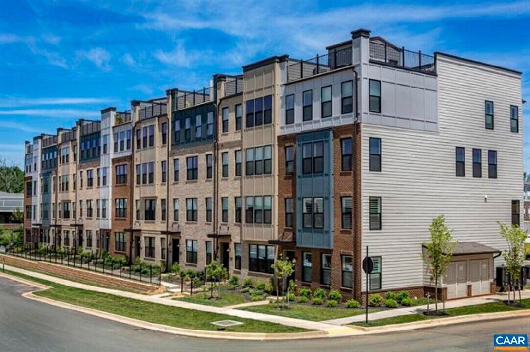 828 Wesley Ln in Charlottesville, VA - Foto de edificio