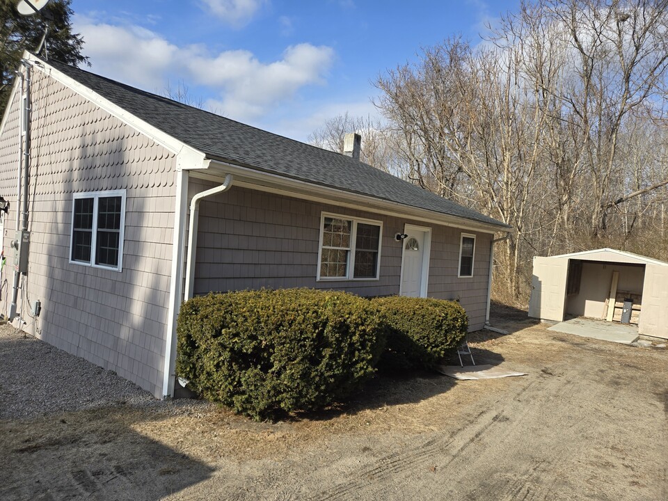 50B Main St in North Stonington, CT - Building Photo