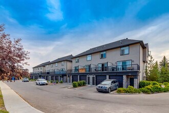 Applewood Townhomes in Calgary, AB - Building Photo - Building Photo