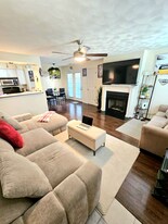 2465 London Pointe Dr in Virginia Beach, VA - Building Photo