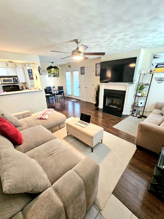 2465 London Pointe Dr in Virginia Beach, VA - Building Photo