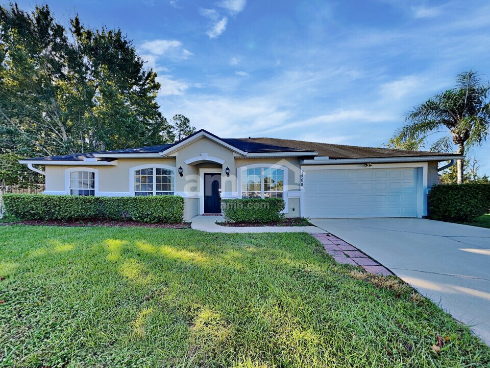 2508 Westchester Ct in Green Cove Springs, FL - Foto de edificio