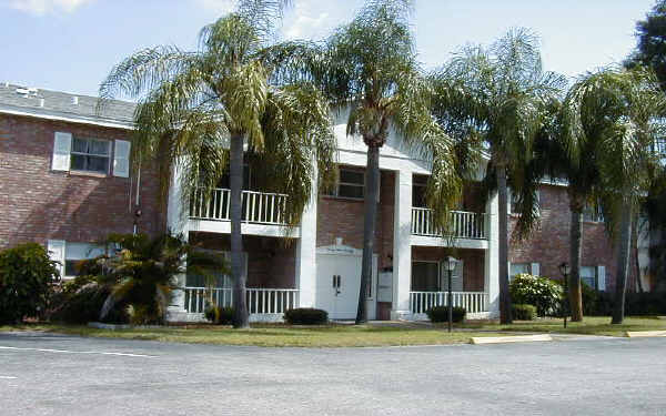 Williamsburg Ford Manor Apartments in Clearwater, FL - Building Photo