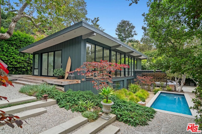 property at 431 W Rustic Rd