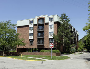 Poppleton Place Condos in Birmingham, MI - Foto de edificio - Building Photo