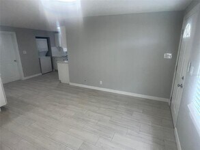 10408 121st Ave in Largo, FL - Building Photo - Building Photo