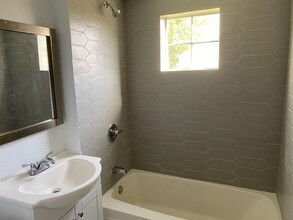 3214 Hutchins St-Unit -2 in Houston, TX - Building Photo - Building Photo