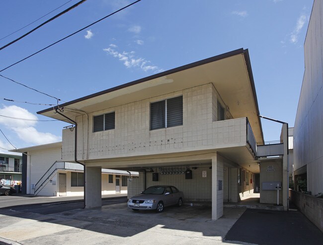 909 Makahiki Way in Honolulu, HI - Foto de edificio - Building Photo