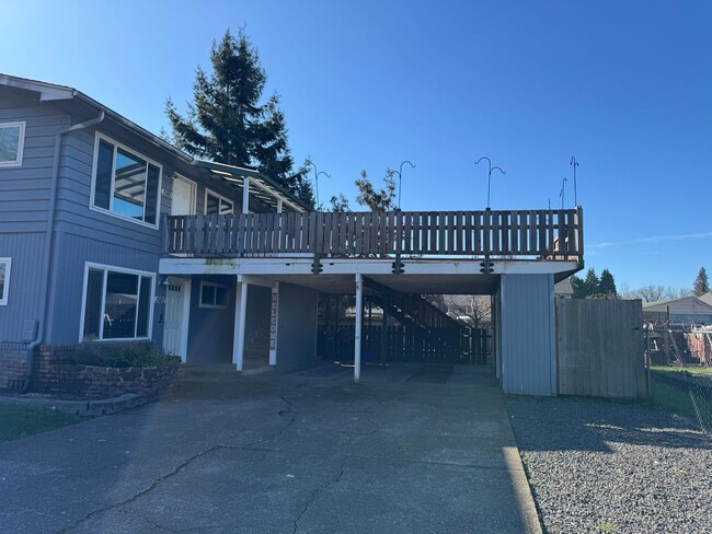 1580 Bogart Ln in Eugene, OR - Foto de edificio - Building Photo