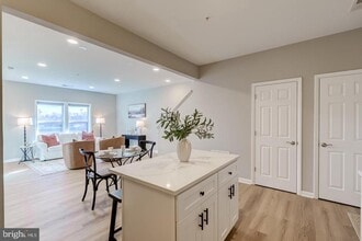 44848 Tiverton Sq in Ashburn, VA - Building Photo - Building Photo