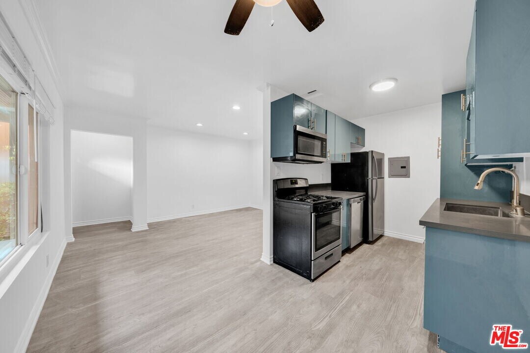 2636 Kansas Ave in Santa Monica, CA - Building Photo
