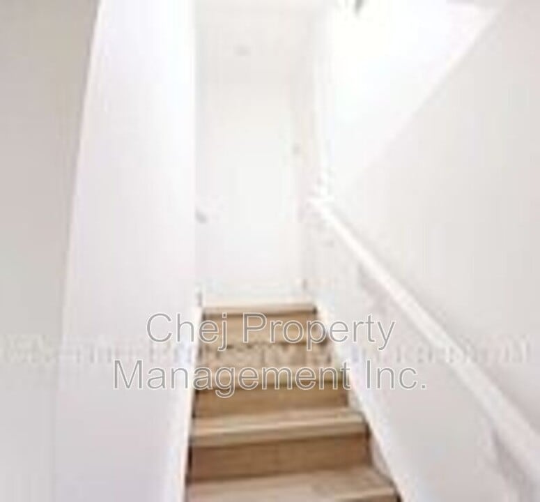 5112 Kinney Pl SW in Edmonton, AB - Building Photo