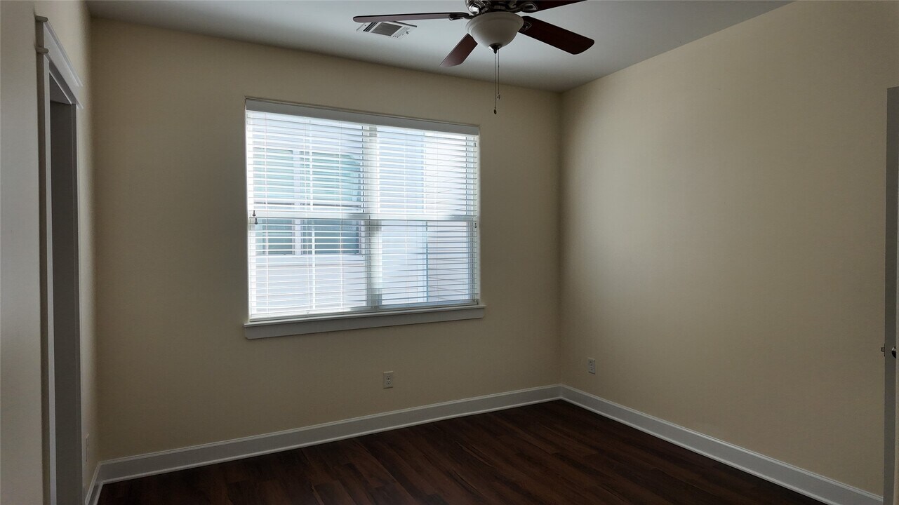 902 W 20th St in Houston, TX - Building Photo