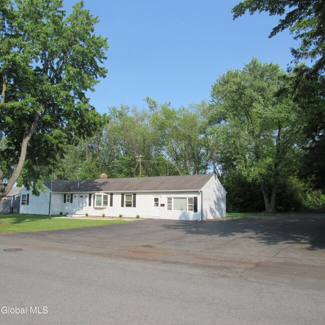 5 Sunset Dr in Latham, NY - Building Photo - Building Photo