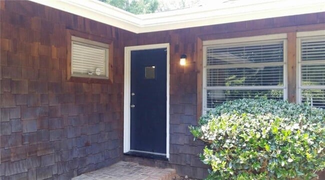 438 Carriage Dr NE in Atlanta, GA - Building Photo - Building Photo