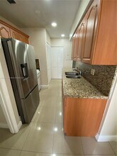 18312 NW 68th Ave in Hialeah, FL - Foto de edificio - Building Photo