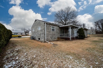 7 Helen Ln in Reading, PA - Foto de edificio - Building Photo