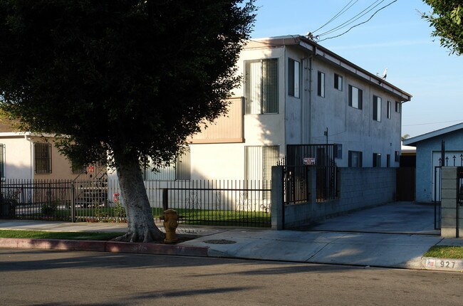 933 S Grevillea Ave in Inglewood, CA - Building Photo - Building Photo