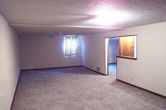 437-439 Countryside Ct N in Andover, KS - Building Photo - Building Photo