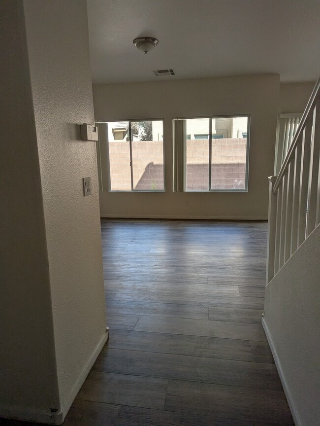 926 Shades End Ave in North Las Vegas, NV - Building Photo - Building Photo