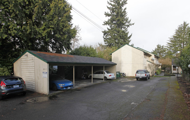 2805-2817 SW Troy St in Portland, OR - Foto de edificio - Building Photo