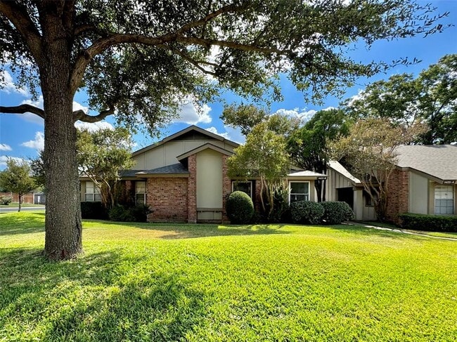 property at 1423 W Braker Ln
