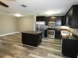 14212 NE 4th Ave in Miami, FL - Building Photo