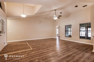 4541 Marsh Harbor Dr in Tavares, FL - Foto de edificio - Building Photo