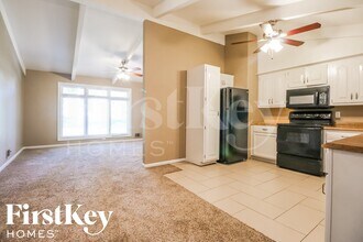 2305 NE 61st St in Kansas City, MO - Building Photo - Building Photo