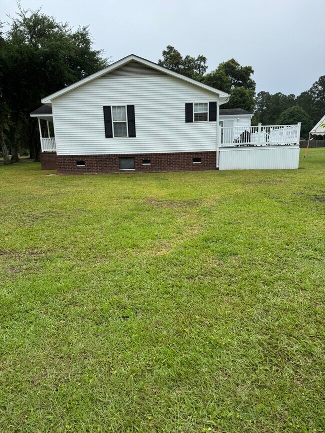 1381 Queenie Rd in Moncks Corner, SC - Building Photo - Building Photo