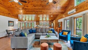 302 Shangrila Ln in New Braunfels, TX - Building Photo