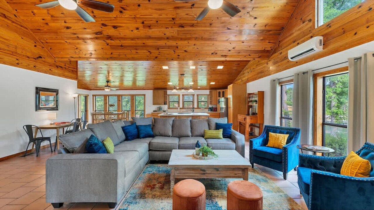 302 Shangrila Ln in New Braunfels, TX - Building Photo