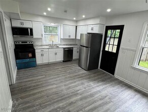 7845 Emery Cir in Mentor, OH - Building Photo - Building Photo