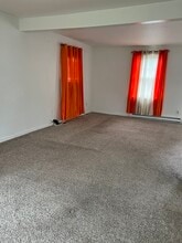 1193 Easton Rd, Unit 1 in Roslyn, PA - Foto de edificio - Building Photo
