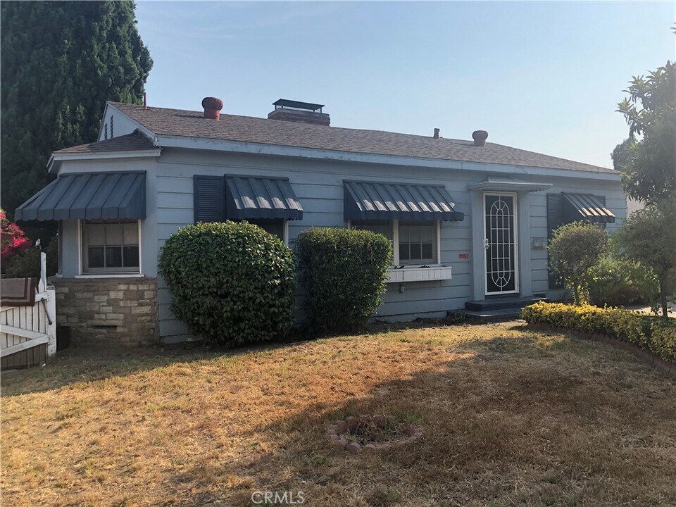 11002 Hortense St in Los Angeles, CA - Building Photo