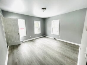 155 Oak St in Taunton, MA - Building Photo - Building Photo