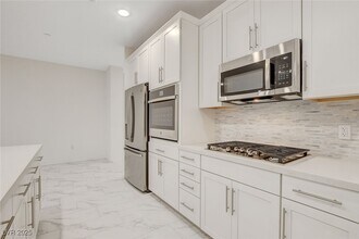 2555 Hampton Rd in Henderson, NV - Building Photo - Building Photo