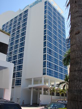 Carillon South in Miami Beach, FL - Foto de edificio - Building Photo