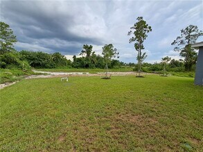 1018 Fayette Ave in Lehigh Acres, FL - Foto de edificio - Building Photo