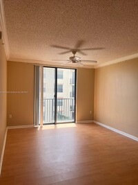 1919 Van Buren St, Unit 818A in Hollywood, FL - Foto de edificio - Building Photo