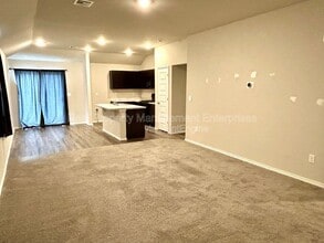 11804 Krew Wy in Yukon, OK - Foto de edificio - Building Photo