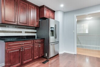 8845 Mango Ave in Morton Grove, IL - Building Photo - Building Photo