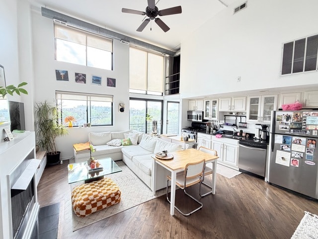 2012 W Saint Paul Ave, Unit 409 in Chicago, IL - Building Photo - Building Photo