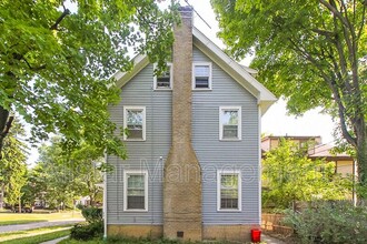 2100 Cottage Grove Ave in Cleveland Heights, OH - Building Photo - Building Photo