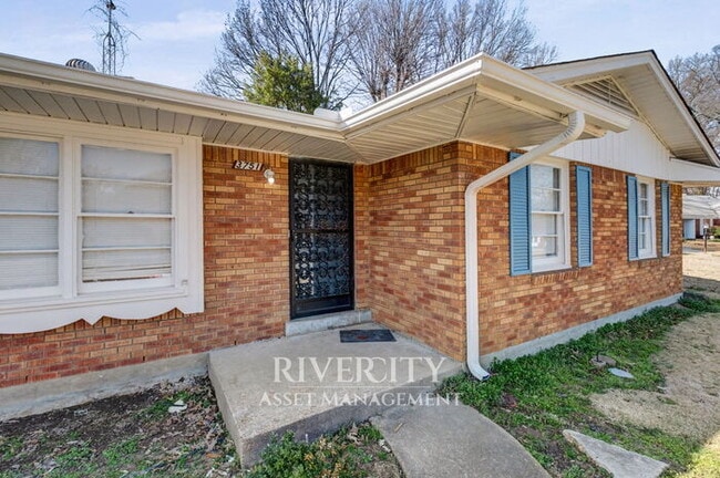 3751 Charles Dr in Memphis, TN - Building Photo - Building Photo