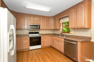 527 Mountainside Dr in Rabun Gap, GA - Foto de edificio - Building Photo