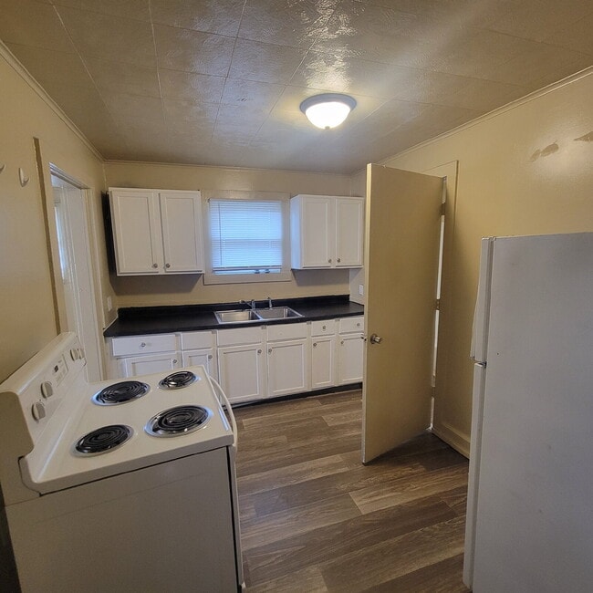 335 S Oakland Ave in Indianapolis, IN - Building Photo - Building Photo