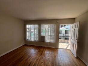 478 Landfair Ave in Los Angeles, CA - Building Photo - Interior Photo